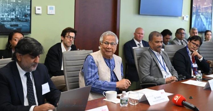স্বাস্থ্যসেবা অর্থলোভীদের হাতে ছেড়ে দেওয়া ঠিক নয় : প্রধান উপদেষ্টা